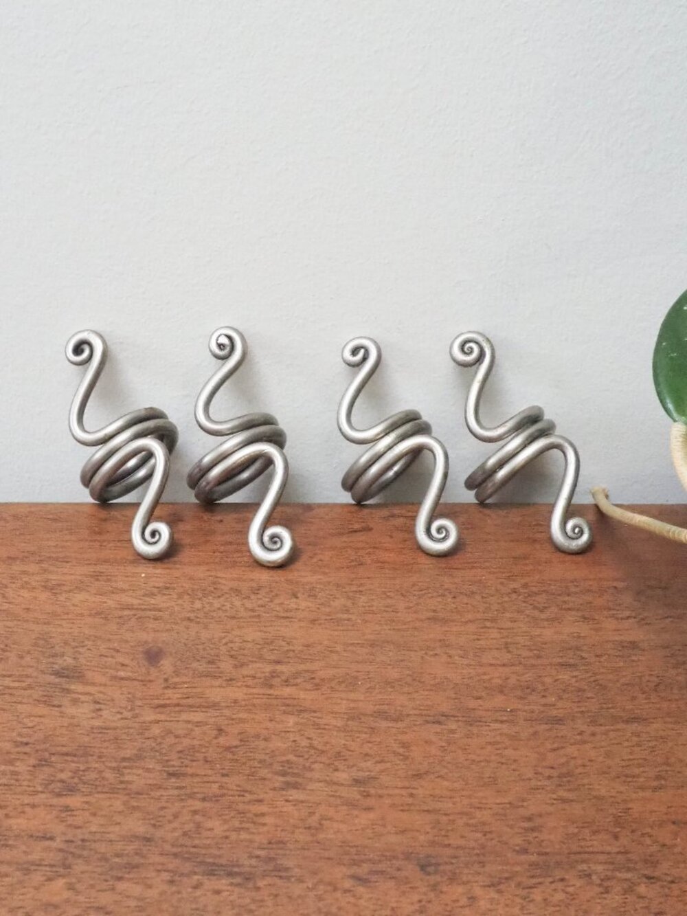 Vtg Swirl Napkin Rings - Set of 4 - Whimsical Silver Tone Napkin Rings